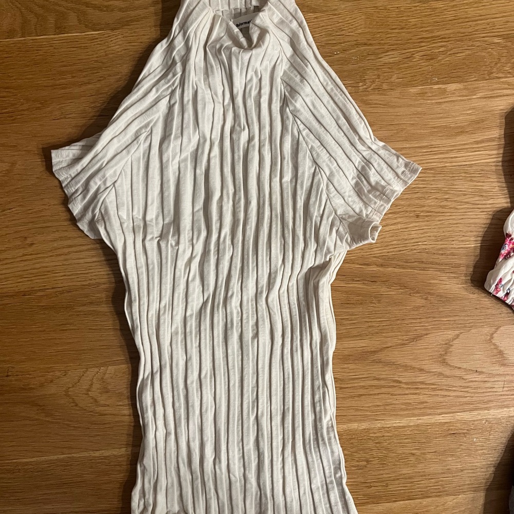 Cream short sleeve high neckline top